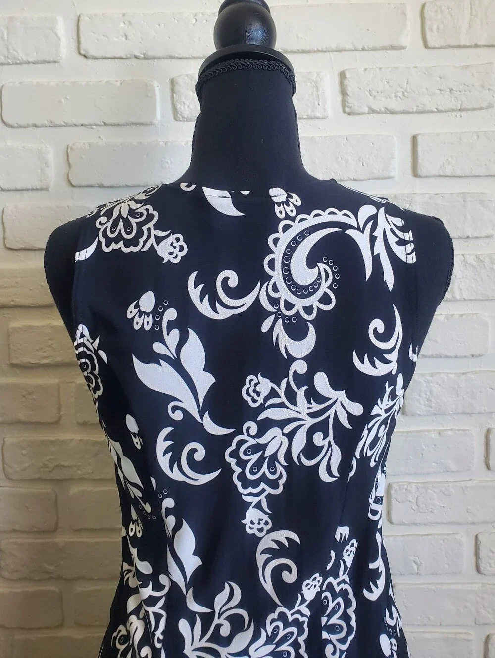 Joseph Ribkoff Floral Paisley Ring Buckle Dress Black White Flowy Ruffle Hem - Picture 6 of 15